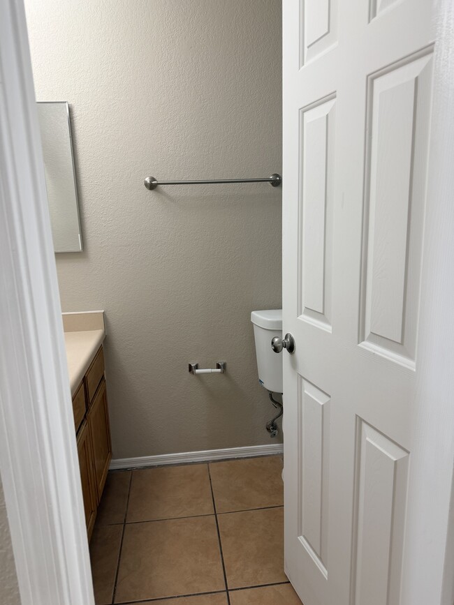 Building Photo - 6233 E 40th Ln