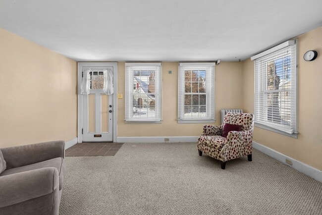 Building Photo - 33 Seagrave St