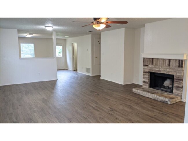 Building Photo - Nice Single Story Home in Vineyards at Her...