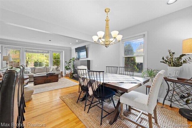 Building Photo - 758 Chester St