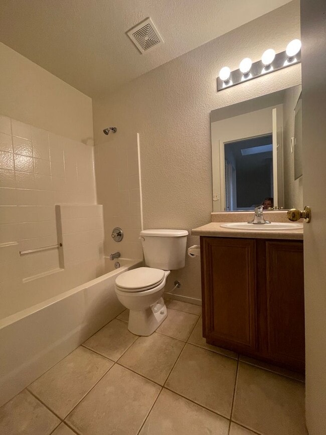 Building Photo - Great Sparks Townhouse!