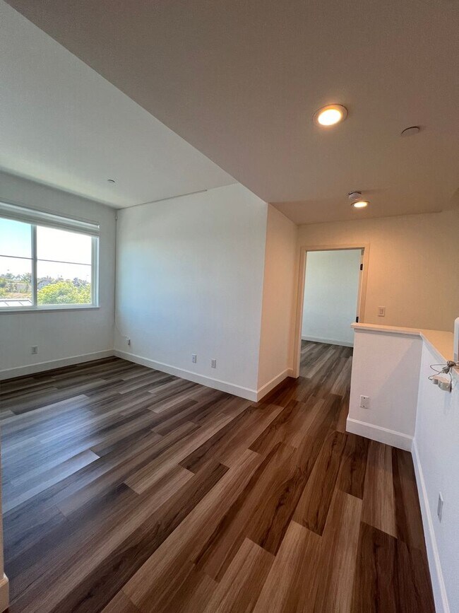 Building Photo - Coastal Living at Pleasure Point - Stunnin...