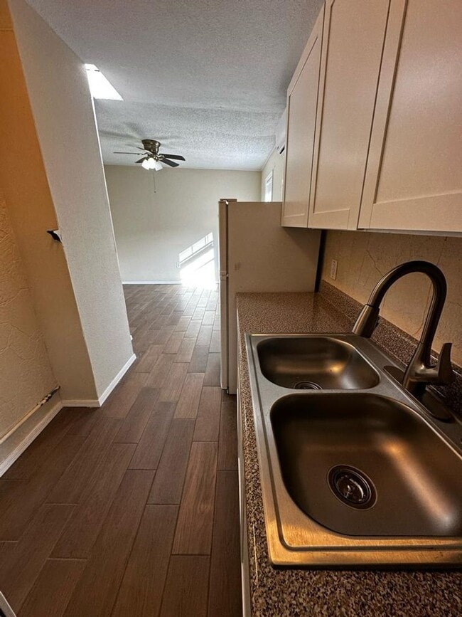 Building Photo - Two bedroom Apartment in Northeast El Paso!!