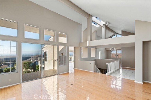 Building Photo - 6 Saros