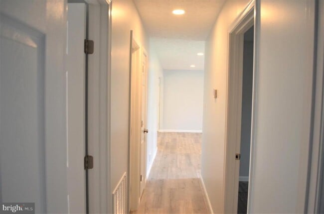 Building Photo - 14903 Neath Ct
