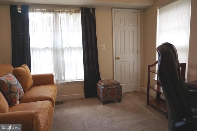 Building Photo - Beautiful Condohome at Watkins Place