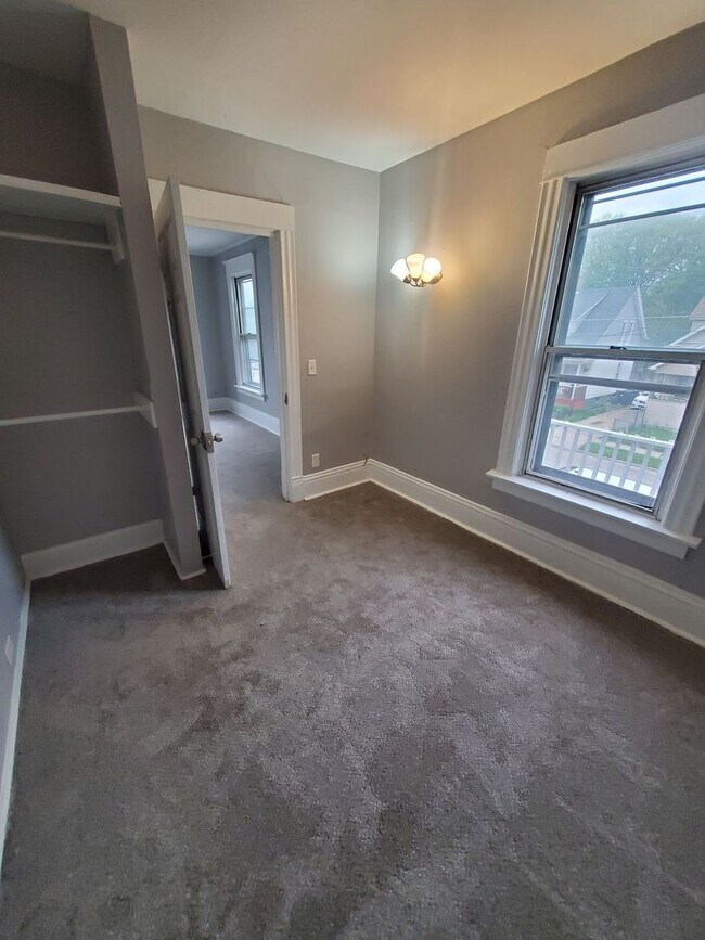 Building Photo - 509 Parkview Dr