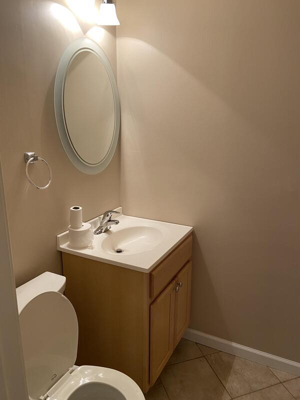 Building Photo - 127 Creekside Dr
