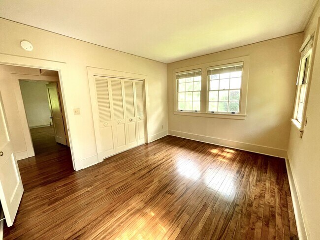 Building Photo - 315 E 45th St