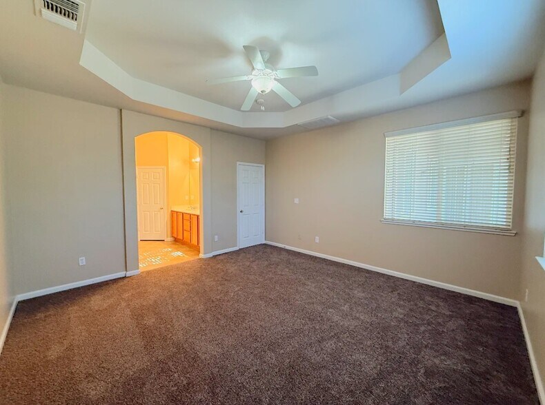 Building Photo - 405 Hearst Dr