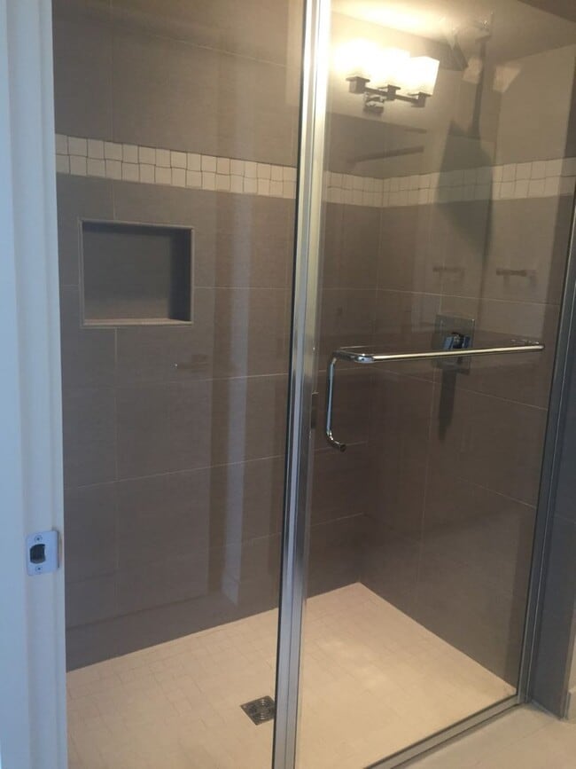 Building Photo - Newer & Beautiful 2bd/2bth condo in Ashland