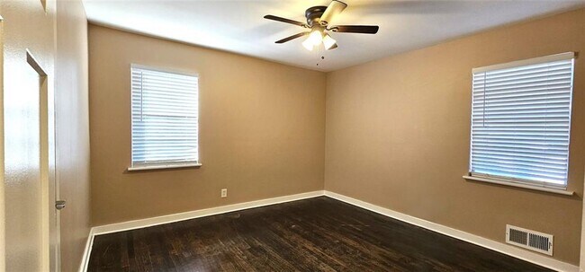 Building Photo - 1291 Lorenzo Dr SW