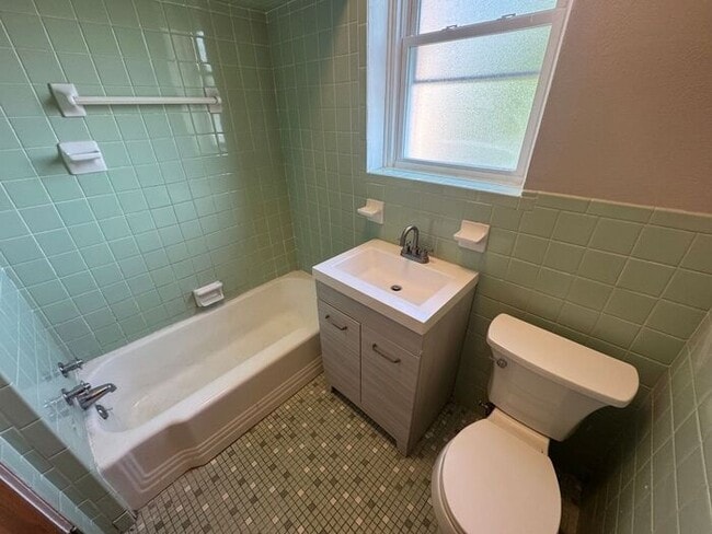Building Photo - Freshly Rehabbed Upper Unit