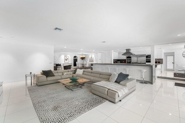 Building Photo - 2540 Mercedes Dr