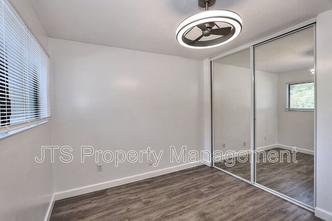 Building Photo - 9 Derow Ct