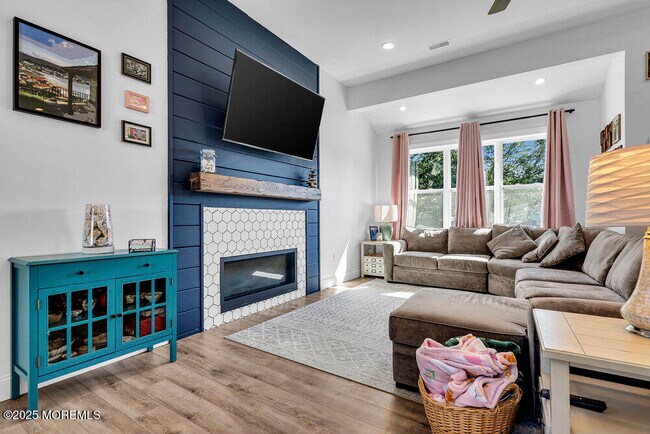 Building Photo - 210 Mermaid Dr