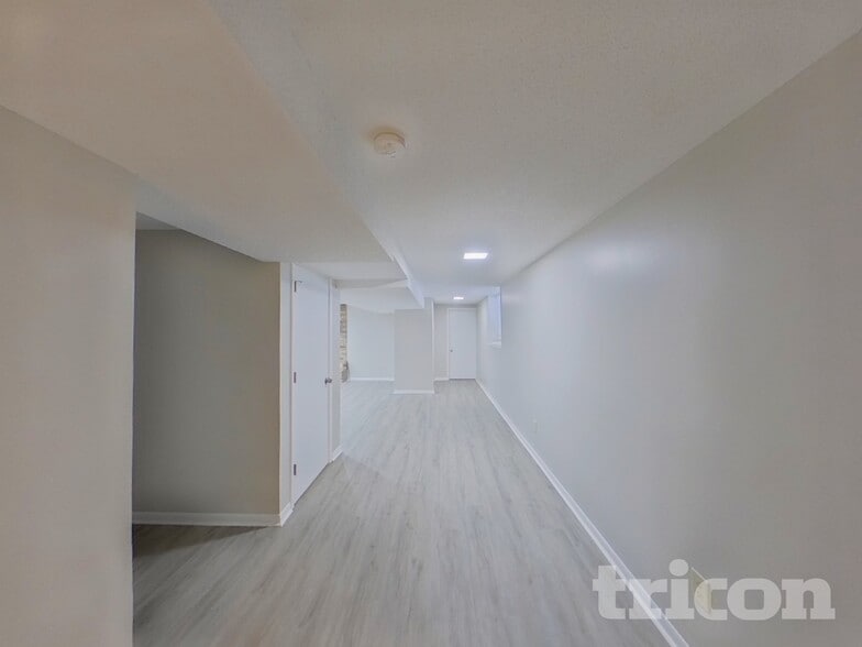 Building Photo - 13101 Thomas Ave