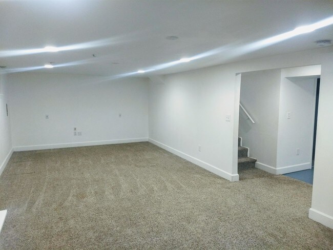 Building Photo - 3264 N Revere St