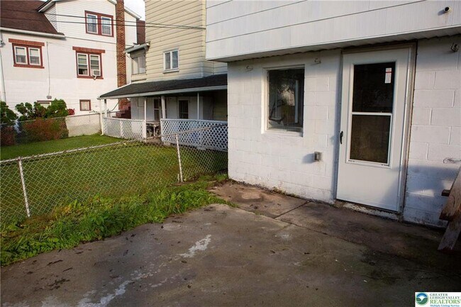 Building Photo - 68 W Center St