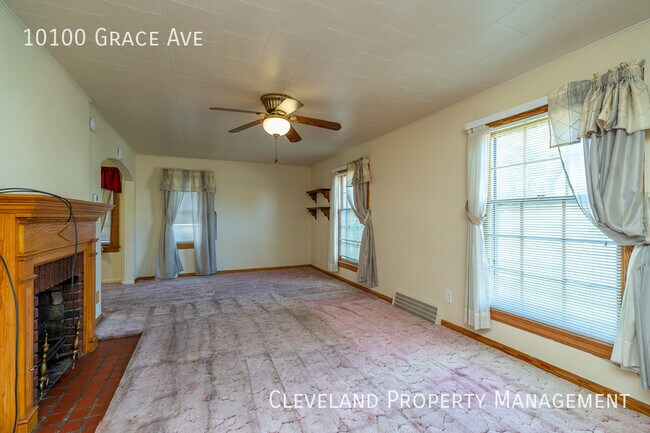 Building Photo - Solid Garfield Hts Colonial