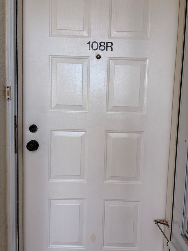 Building Photo - Spacious 1 bedroom at Pier 43!