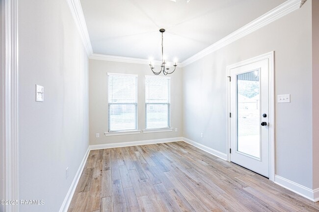 Building Photo - 102 Jubilation St