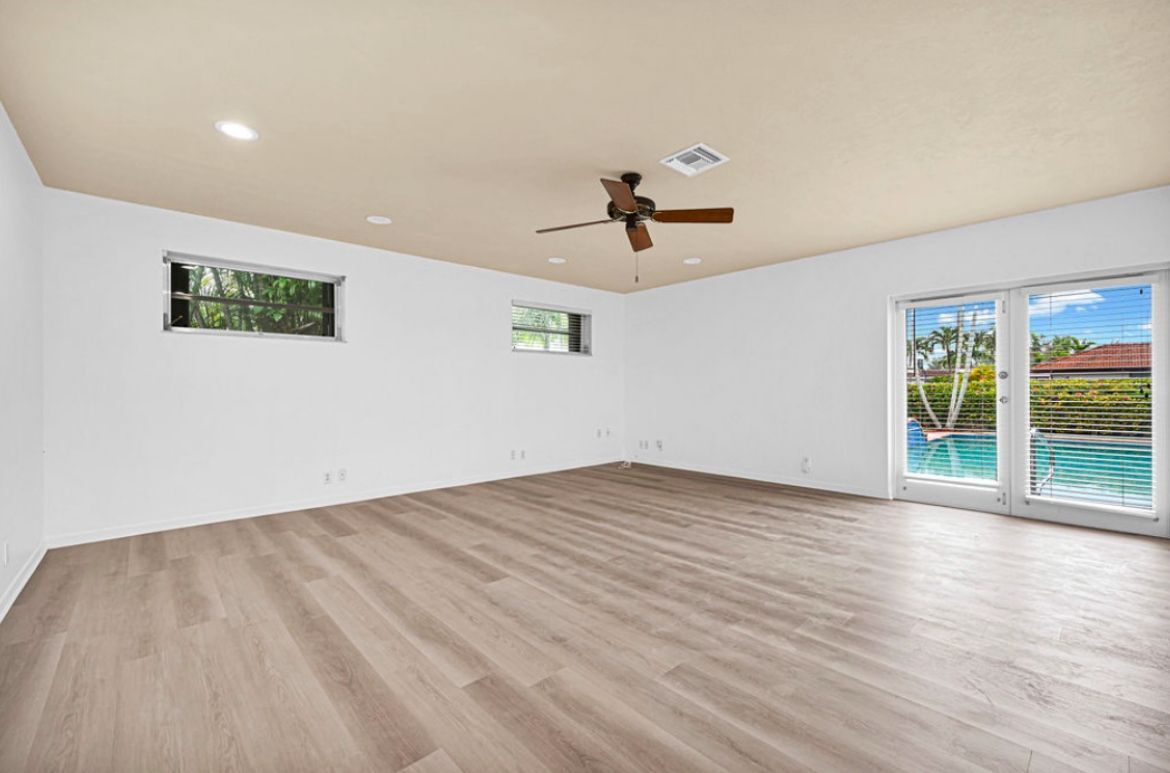 Building Photo - 3900 N 37th Ave