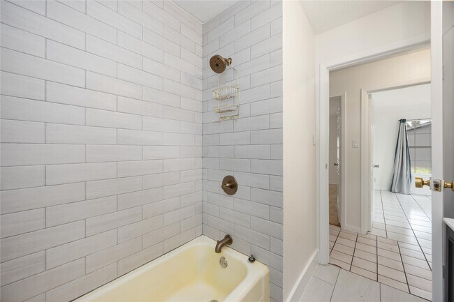 Building Photo - 1721 Jones St