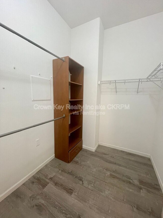 Building Photo - 4725 Dandelion Loop