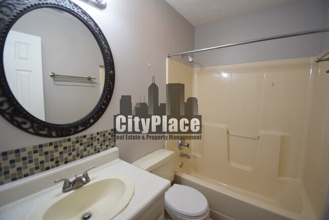 Building Photo - 525 E Pine Ridge Dr