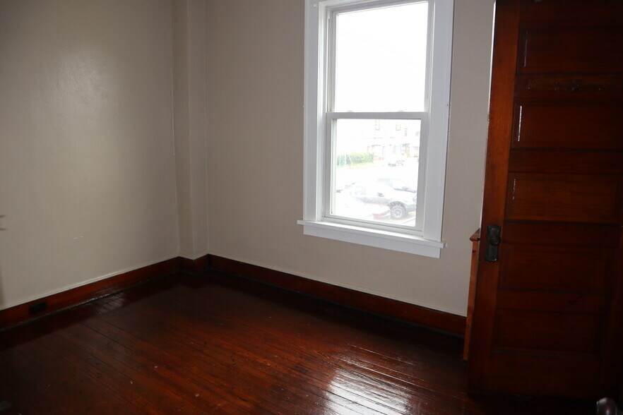 Building Photo - 426 Broad Ave