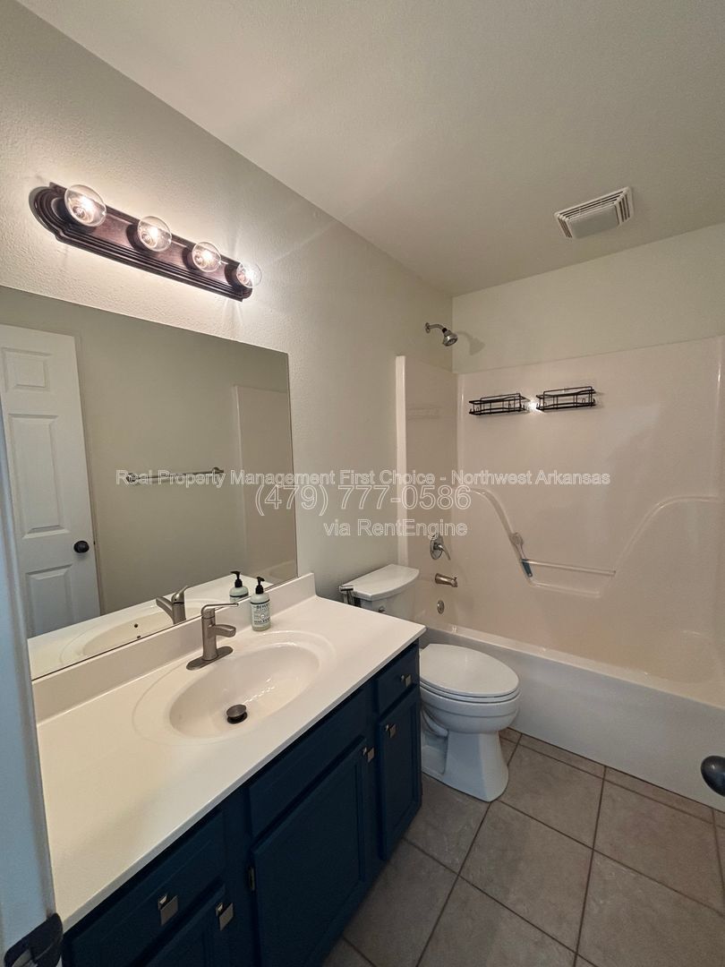 Building Photo - 421 Coopers Wy