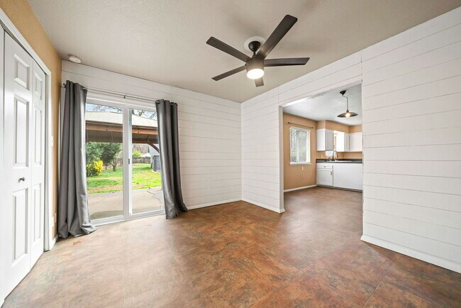 Building Photo - Spacious 3-Bedroom Home with Bonus Room, P...