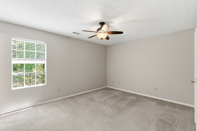 Building Photo - Renovated Alpharetta Ranch — Walking Distance to Haynes Bridge Middle, Top-Rated Schools