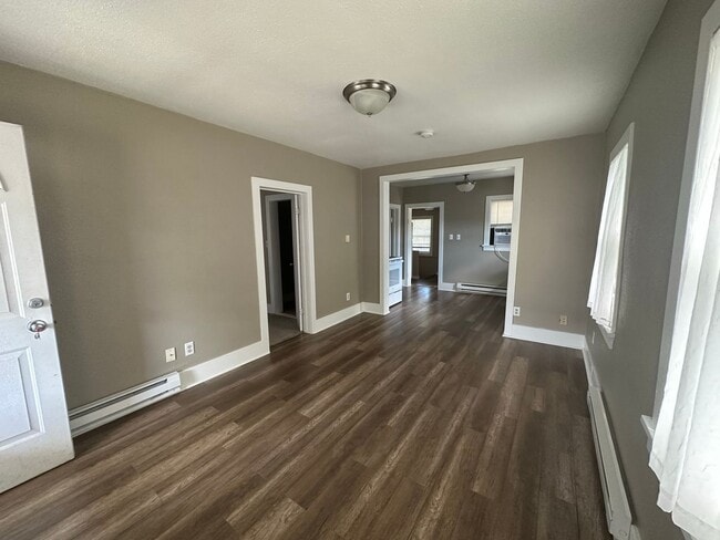 Building Photo - One bedroom, one and half bathroom, pet fr...