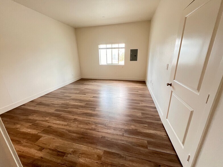 Building Photo - 11312 Huston St