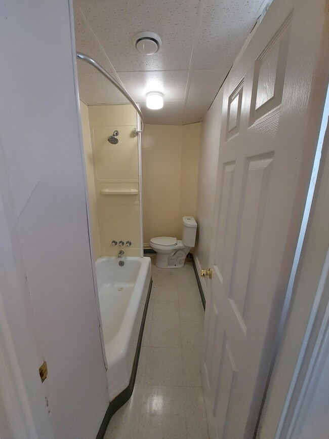Bathroom - 3516 Butler St