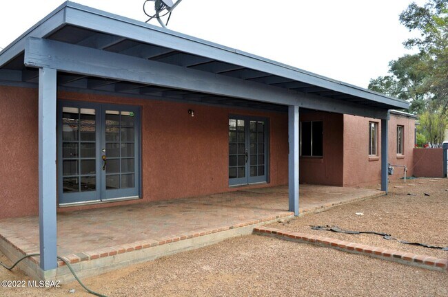 Building Photo - 2625 N Fremont Ave