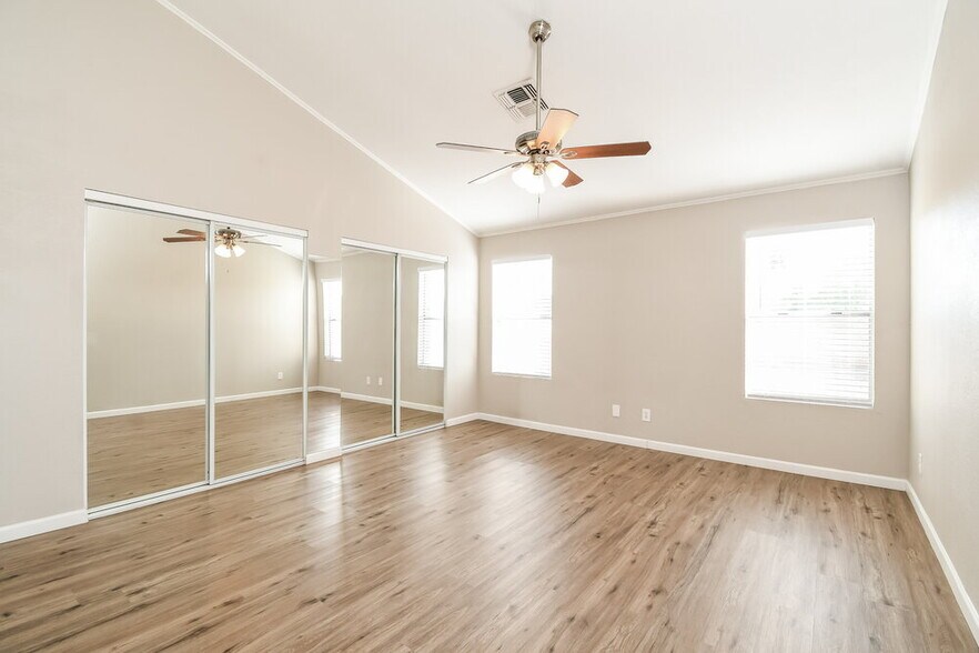 Building Photo - 6143 W Harrison St