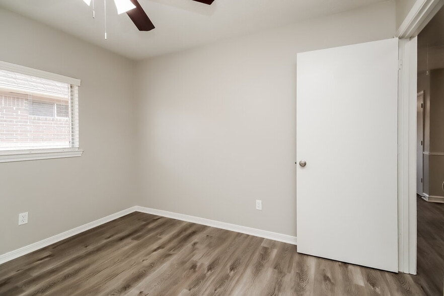 Building Photo - 4919 Bayboro Park Dr