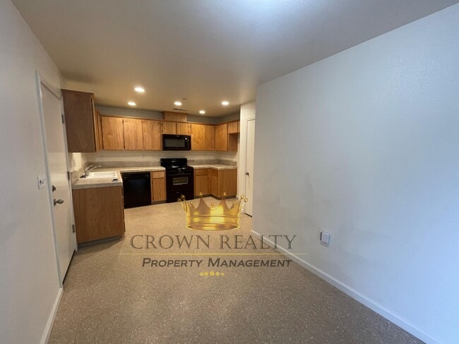 Building Photo - 3081 Bright St