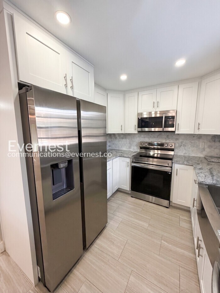 Building Photo - 13601 Frigate Ct