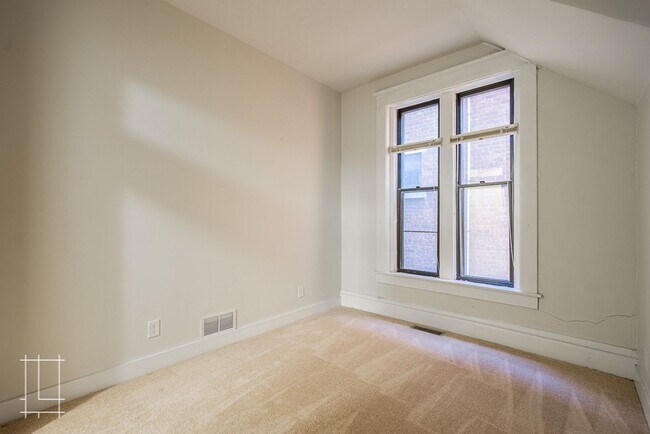 Building Photo - 812-814 Neil Ave
