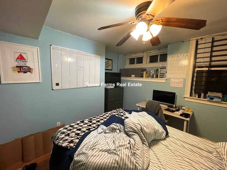 Building Photo - 731 Parker St