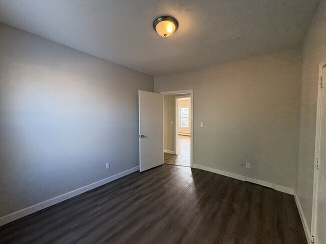 Building Photo - 171 Pleasant St