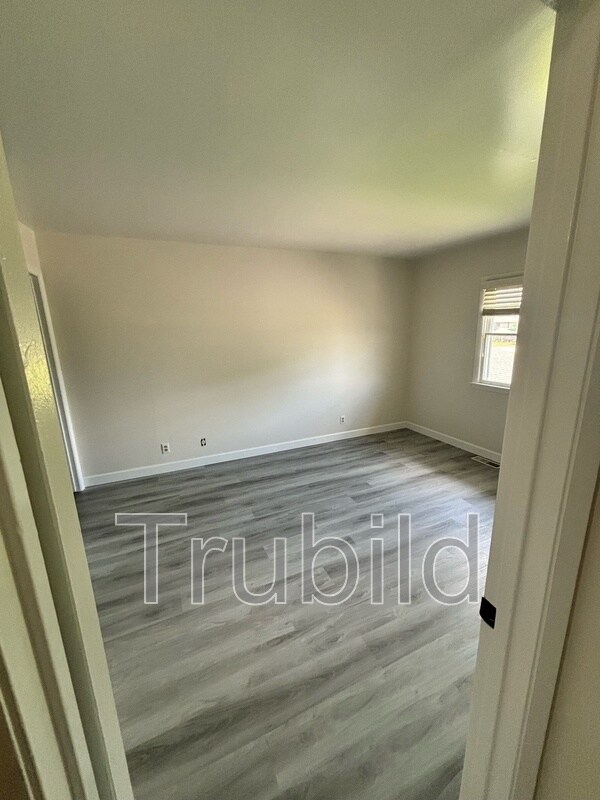 Building Photo - 246 Albatross St