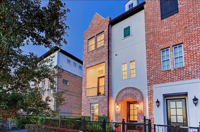 Building Photo - 9447 Fannin St