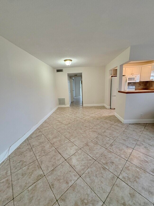 Building Photo - 48 Bedford B