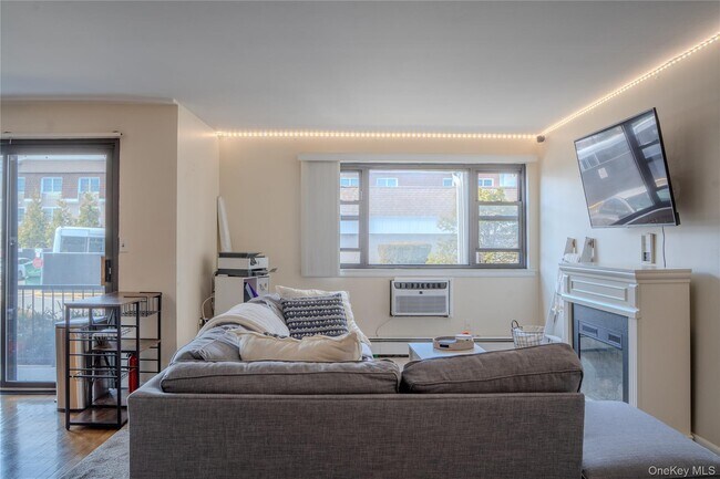 Building Photo - 210 Fulton St