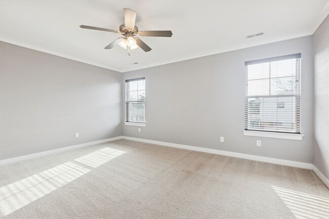 Building Photo - 4 bed/2.5 bath Ready Now- Norfolk